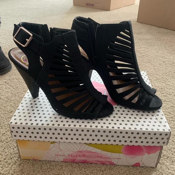 Delicious Shoes: Shaky - Picture 1 of 4